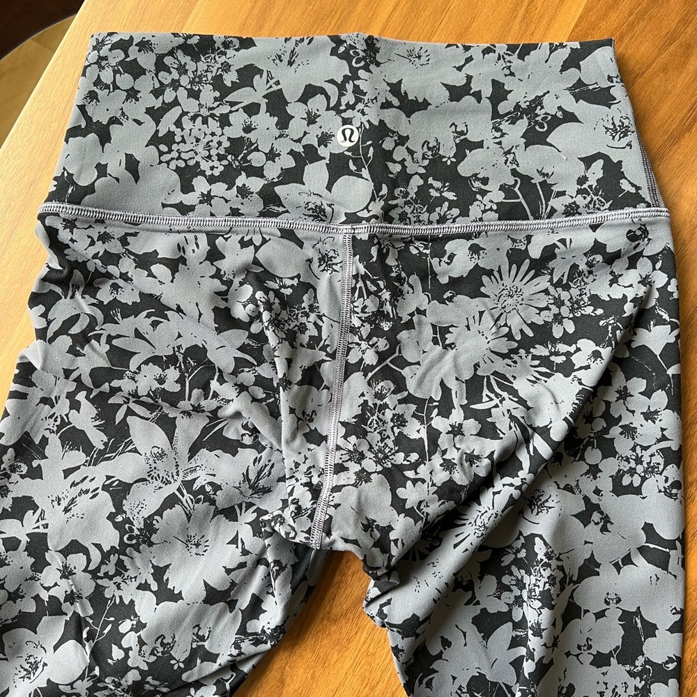 Lululemon Legging - Size 4 - 25”